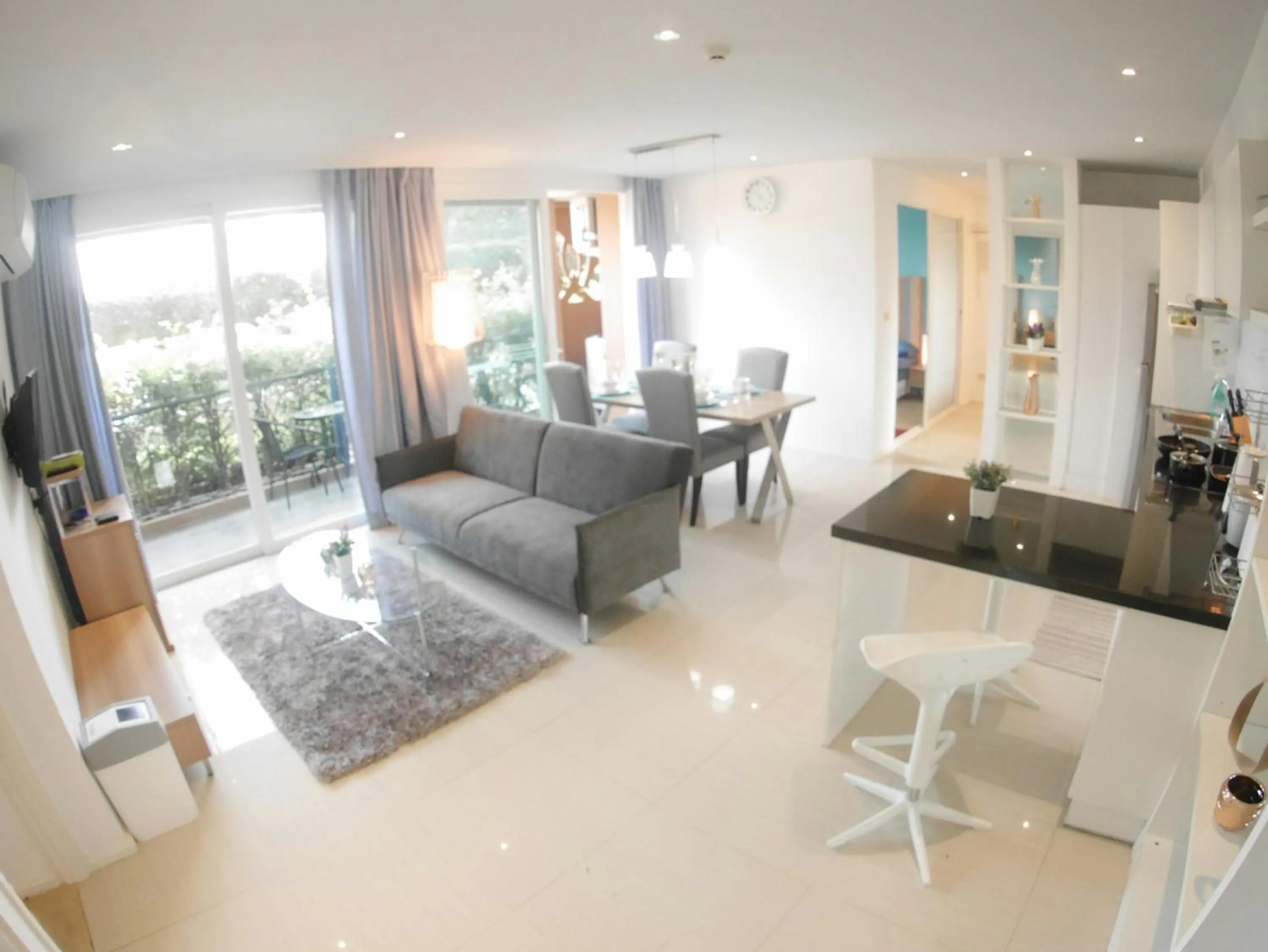 Atlantis Condo & Water Park Pattaya By the Sea