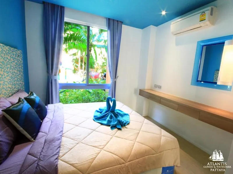 Text overlay, Bed in Atlantis Condo & Water Park Pattaya By the Sea