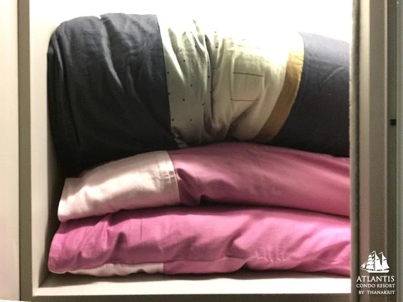 Text overlay, Bed in Atlantis Condo & Water Park Pattaya By the Sea