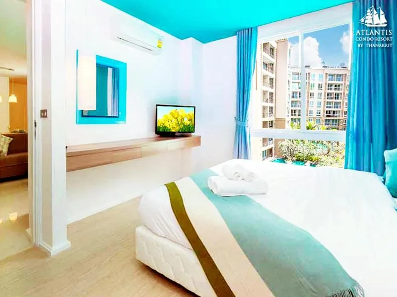 Text overlay, Bed in Atlantis Condo & Water Park Pattaya By the Sea