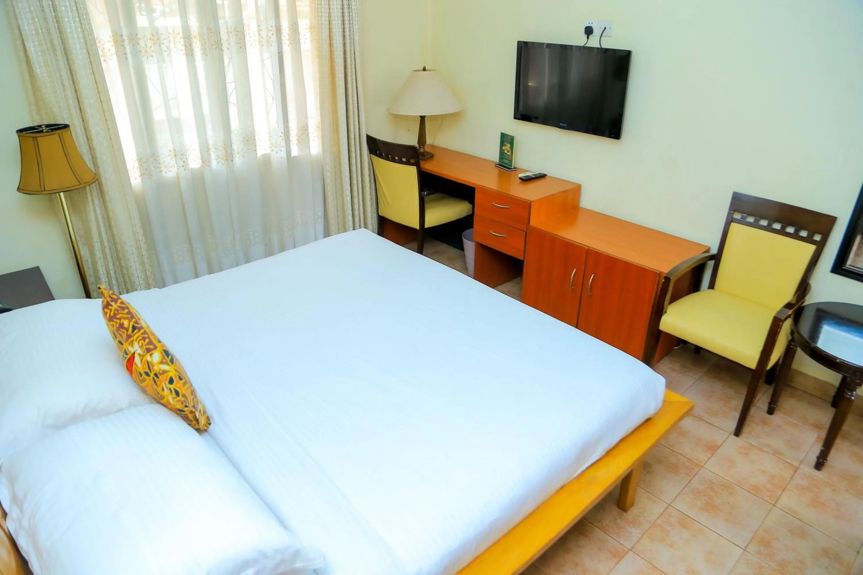 Bed in Shangri-la Hotel Muyenga