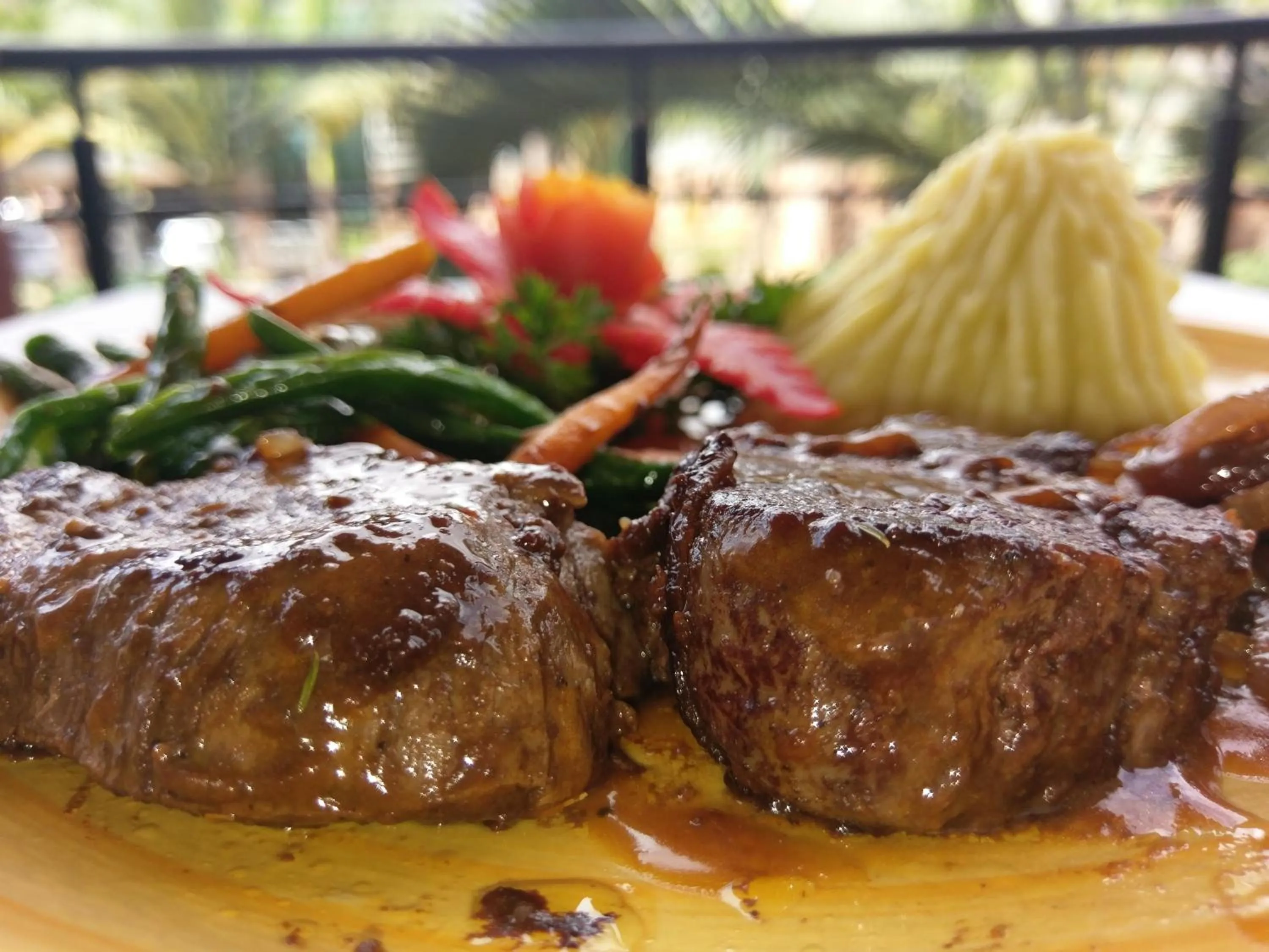 Restaurant/places to eat in Shangri-la Hotel Muyenga