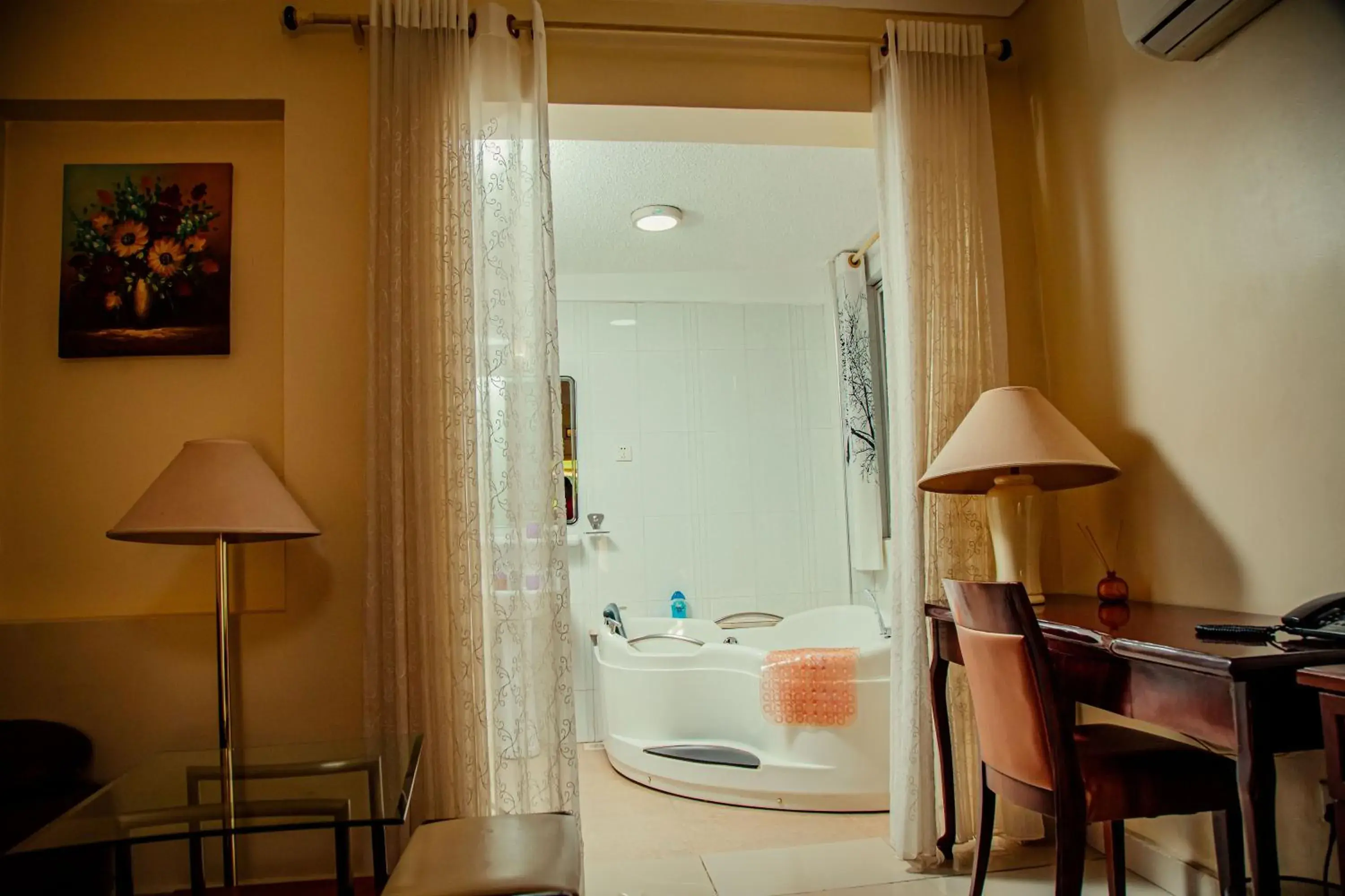 Deluxe Single Room - single occupancy in Shangri-la Hotel Muyenga Deluxe Single Room - single occupancy in Shangri-la Hotel Muyenga