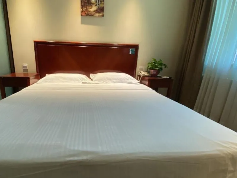 Bed in GreenTree Inn Beijing Changping Tiantongyuan East Taipingzhuang Road Express Hotel