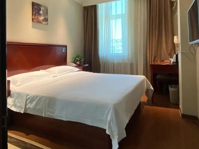 Bed in GreenTree Inn Beijing Changping Tiantongyuan East Taipingzhuang Road Express Hotel