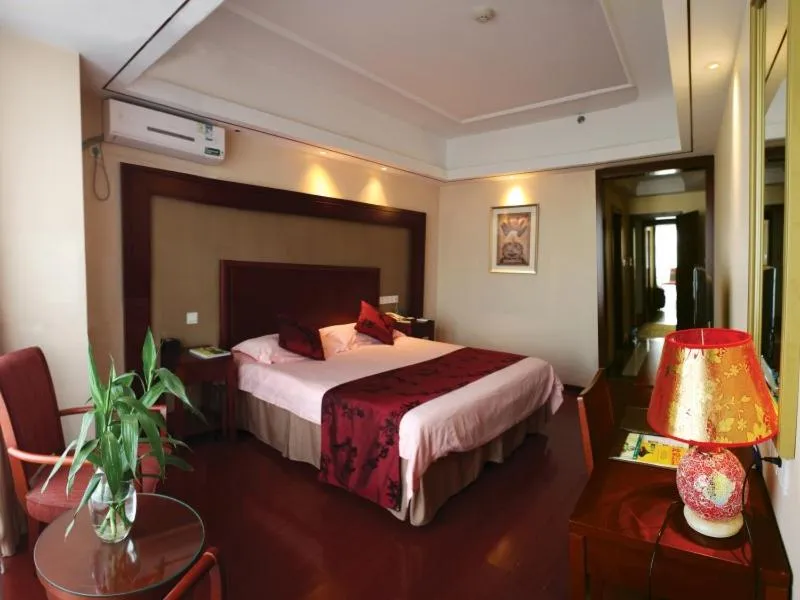 Bed in GreenTree Inn Beijing Hotel Lin Cui Road Business Hotel