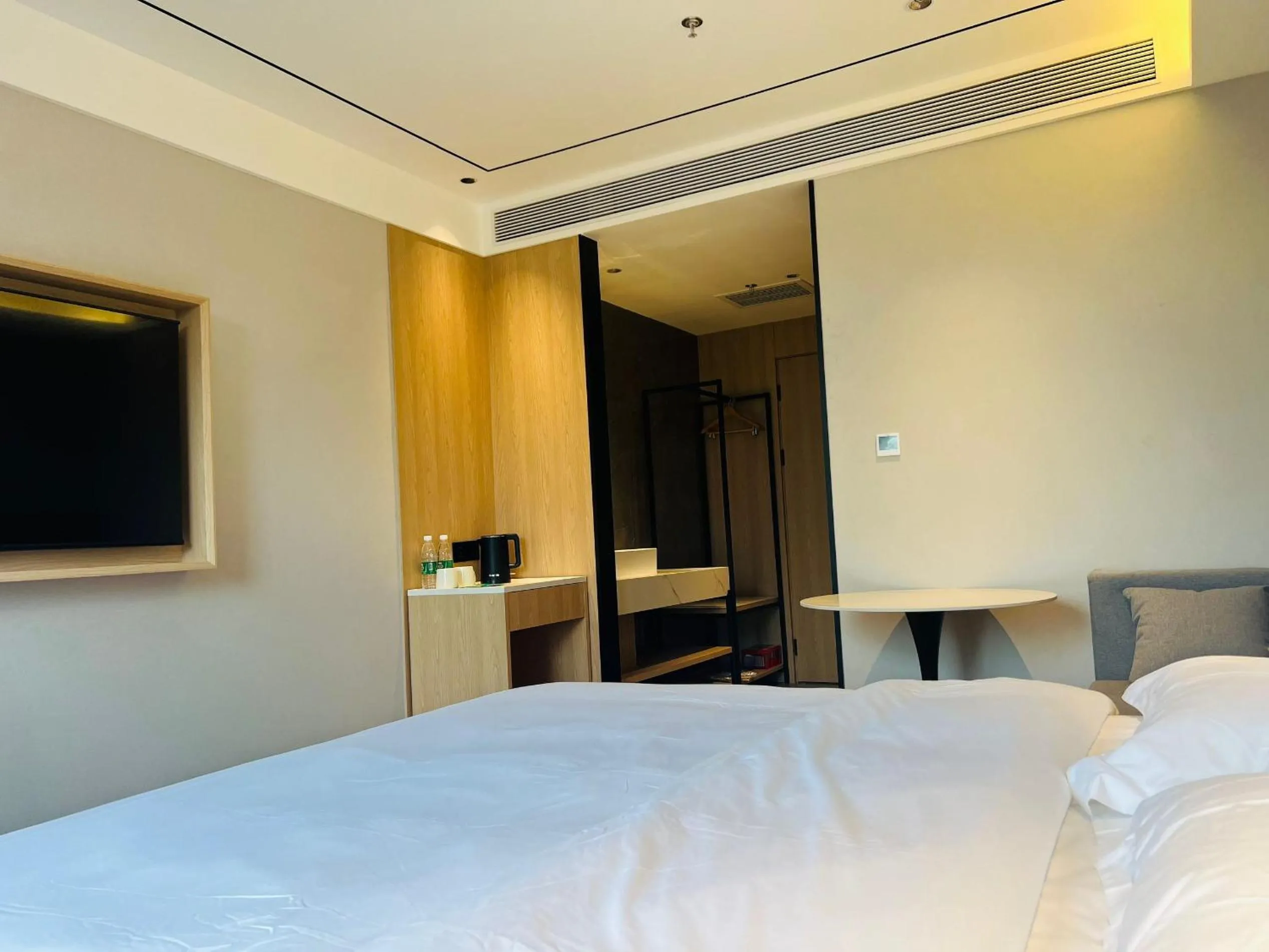 Bed in GreenTree Inn Beijing Shunyi South Shiyuan Street Express Hotel