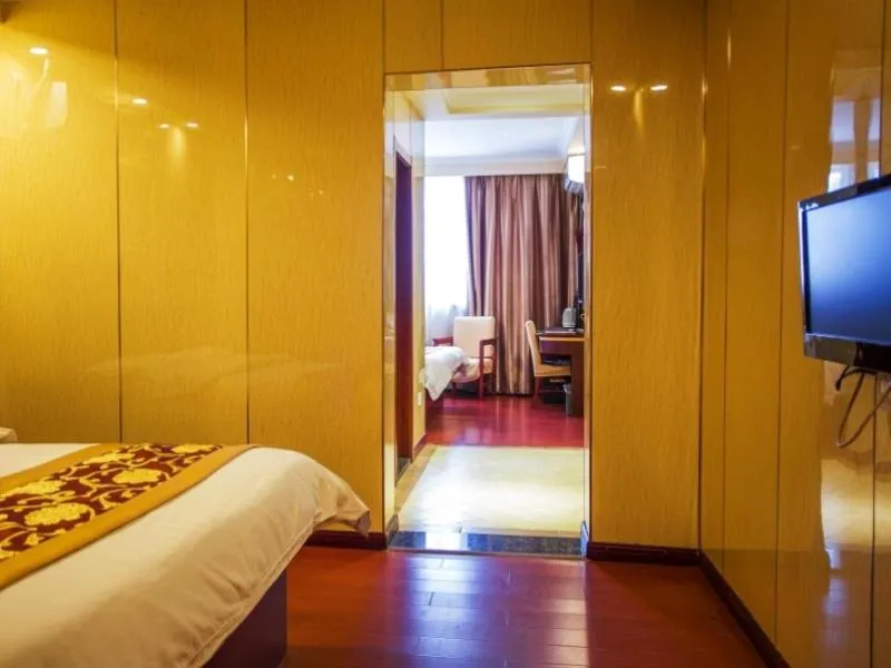 Bed in GreenTree Inn Shanghai Gongfu New Village Subway Station Express Hotel