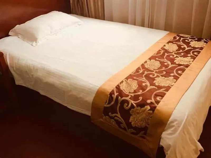 Bed in GreenTree Inn Shanghai Gongfu New Village Subway Station Express Hotel