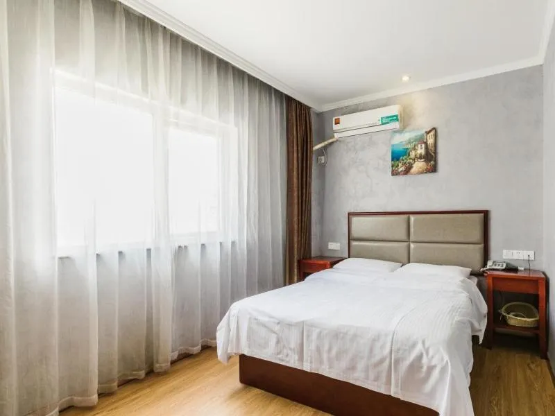 Bed in GreenTree Inn Shanghai Huinan Jinghai Road Express Hotel