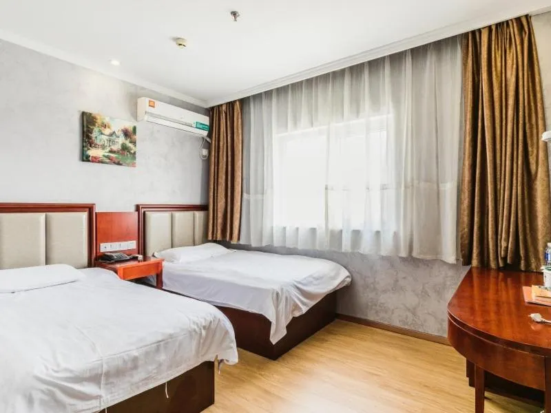 Bed in GreenTree Inn Shanghai Huinan Jinghai Road Express Hotel