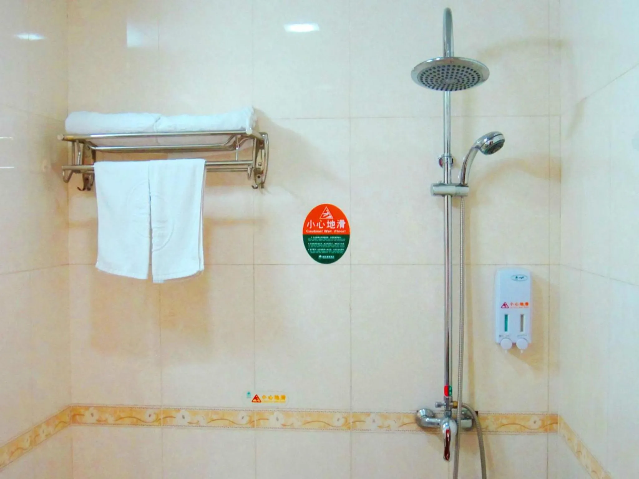 Shower in GreenTree Inn Tianjin Xiqing Development Zone Renrenle Square Express Hotel