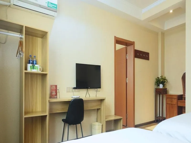Bed in GreenTree Inn Nanjing Yuhuatai Scenic Spot China Gate Subway Station Express Hotel