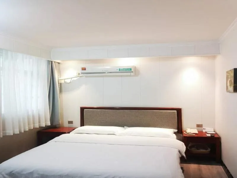 Bed in GreenTree Inn Nanjing Yuhuatai Scenic Spot China Gate Subway Station Express Hotel