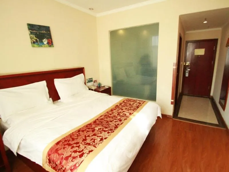 Bed in GreenTree Inn Datong West Xiangyang Street Express Hotel