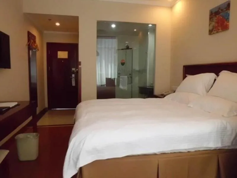 Bed in GreenTree Inn Datong West Xiangyang Street Express Hotel
