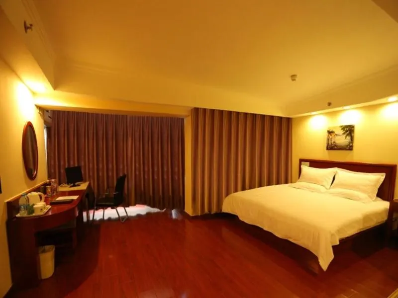 Bed in GreenTree Inn Liaoning Chaoyang City Chaoyang Street Fangzhi Road Express Hotel