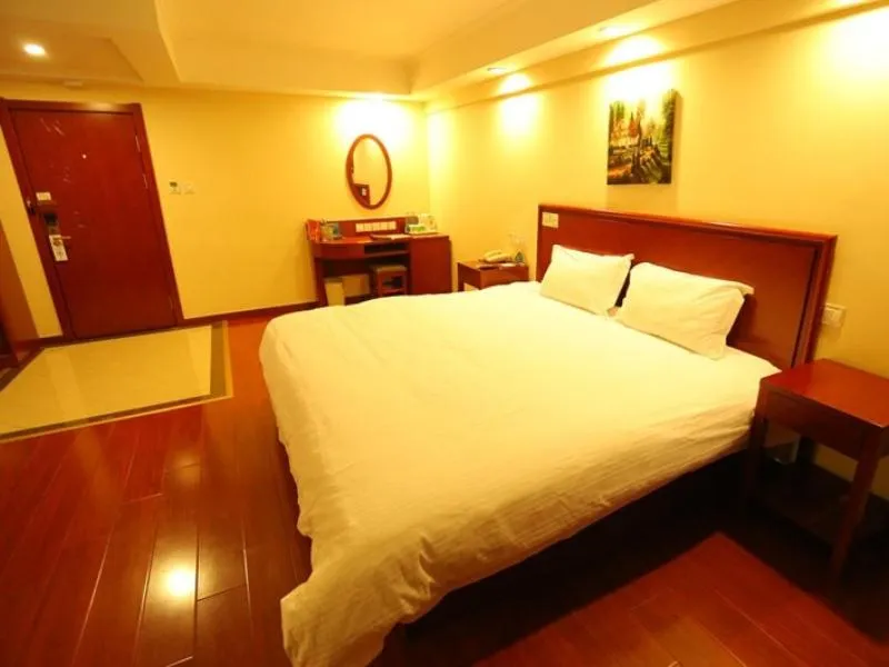 Bed in GreenTree Inn Liaoning Chaoyang City Chaoyang Street Fangzhi Road Express Hotel
