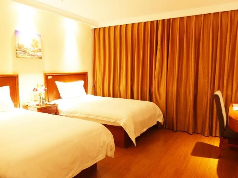 Bed in GreenTree Inn Inner Mongolia Chifeng Linxi Ronglin Homeland Express Hotel