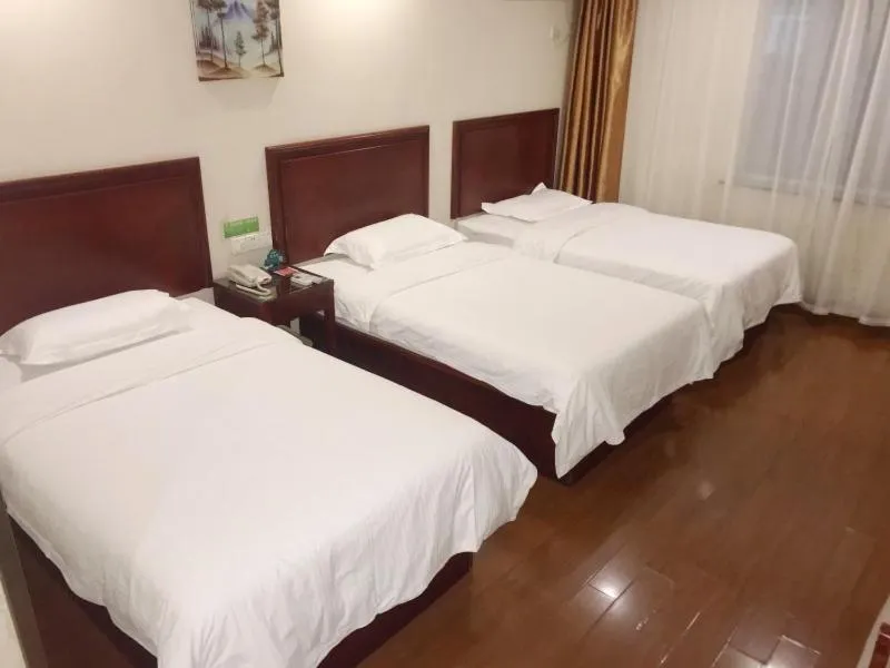 Bed in GreenTree Inn ZiBo LiuQuan Road Wal-Mart Square Express Hotel