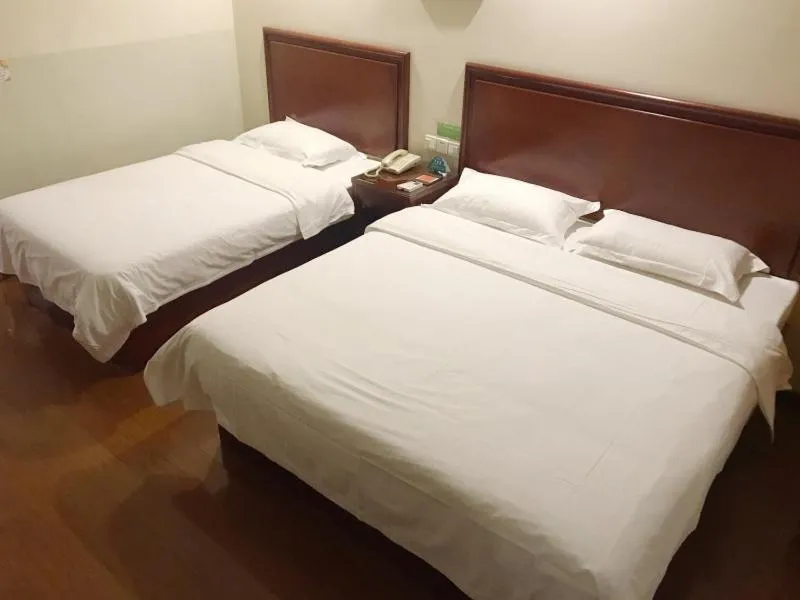 Bed in GreenTree Inn ZiBo LiuQuan Road Wal-Mart Square Express Hotel