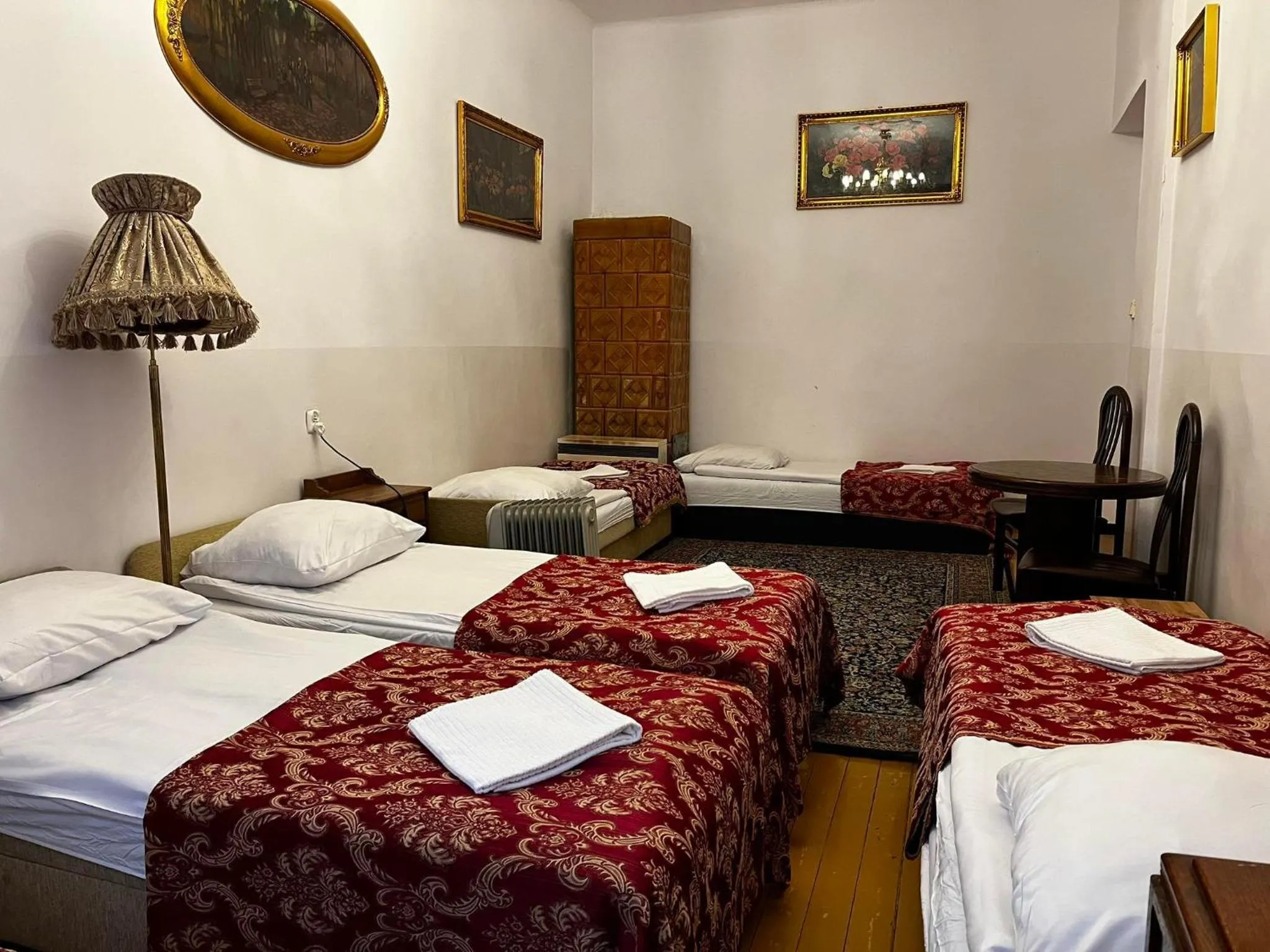 Photo of the whole room in Metropolitan Apartments