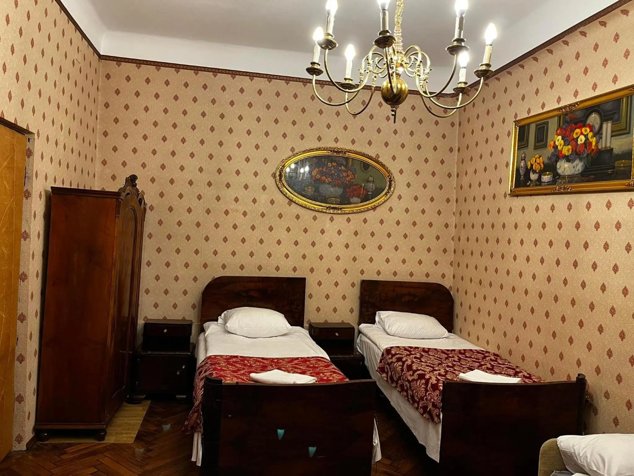 Photo of the whole room in Metropolitan Apartments