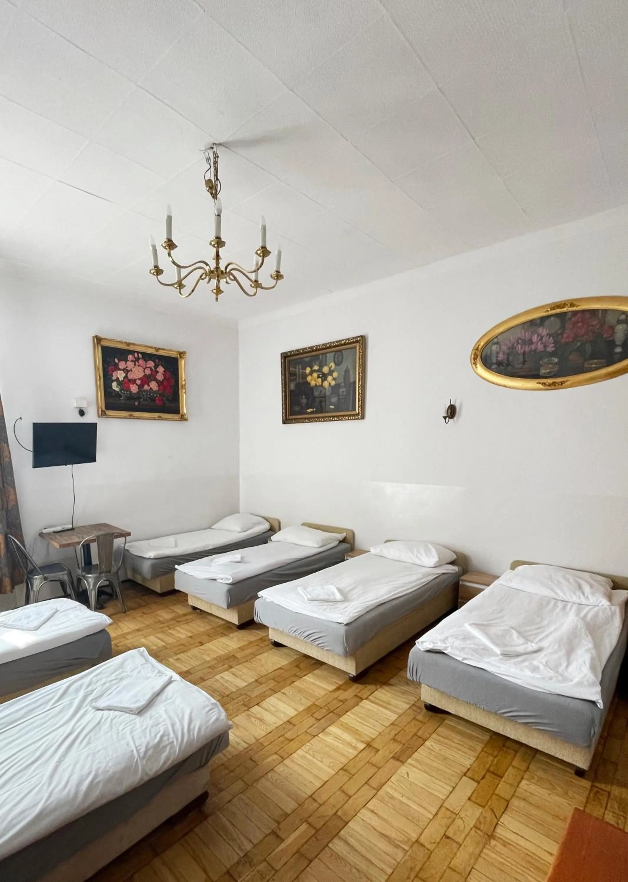 Photo of the whole room in Metropolitan Apartments