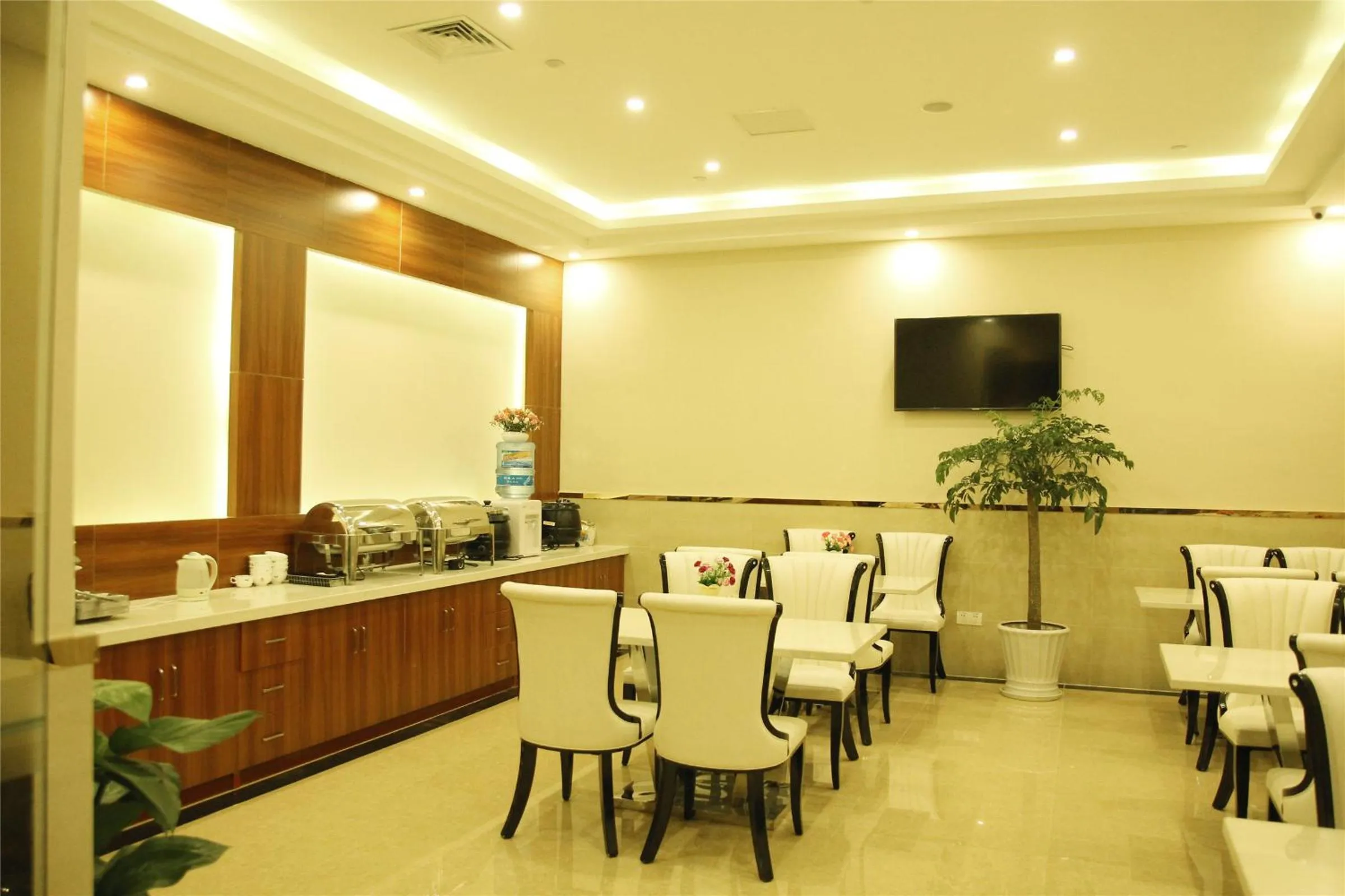 Restaurant/places to eat in GreenTree Inn Shandong Jining Jinxiang Jinmanke Avenue Express Hotel
