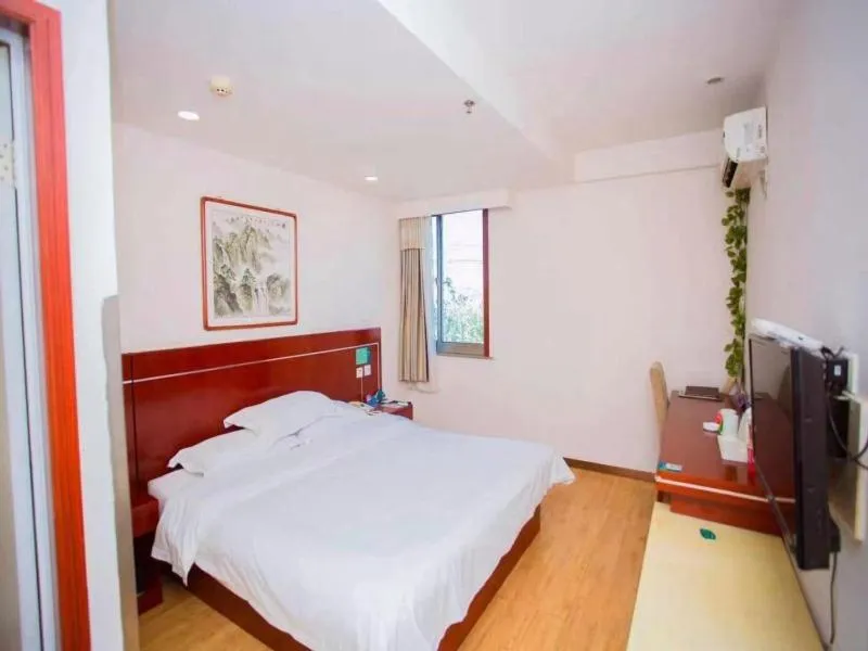 Bed in GreenTree Inn Shandong Binzhou Wanda Plaza Huangheshilu Express Hotel