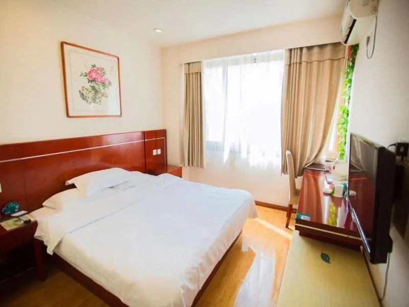 Bed in GreenTree Inn Shandong Binzhou Wanda Plaza Huangheshilu Express Hotel