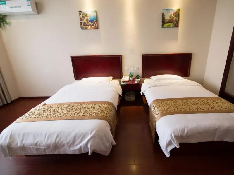 Bed in GreenTree Inn AnHui GuangDe ZhongYang LeCheng Business Hotel