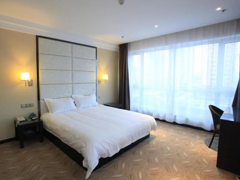 Bed in GreenTree Inn ShanDong North WeiHai StationNorth International Bathing Beach Business Hotel