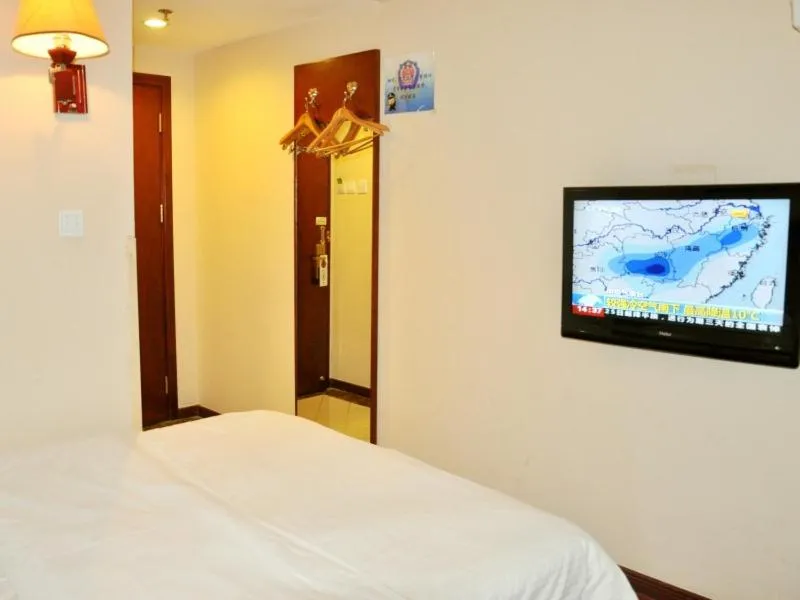 Bed in GreenTree Inn Shandong Rizhao University City Express Hotel