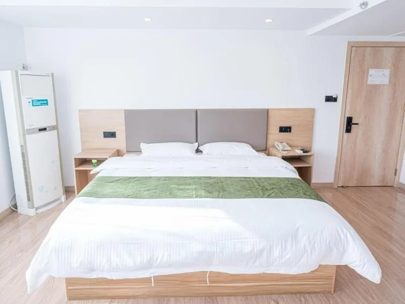 Bed in GreenTree Inn Shandong Rizhao University City Express Hotel