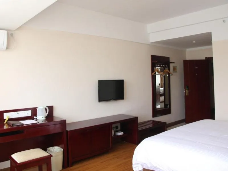 Bed in Greentree Inn Yunnan Lijiang Railway Station Yuxing Road Express Hotel