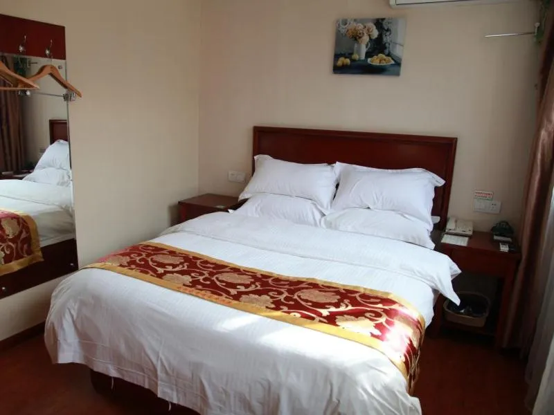 Bed in GreenTree Inn Jiangsu Wuxi Xibei Town Xingtiandi Shell Hotel