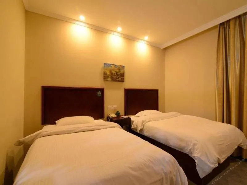 Bed in GreenTree Inn JiangSu ZhenJiang DingMao Industrial Park WoDe Square Express Hotel