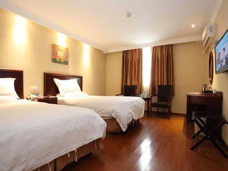 Bed in GreenTree Inn Jiangsu Zhenjiang Gaotie Wanda Square Express Hotel