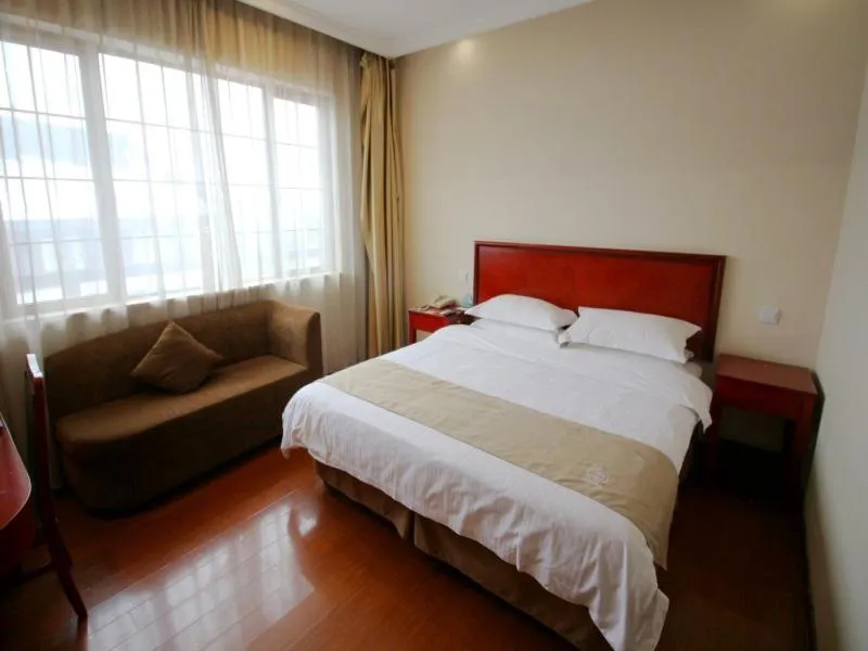Bed in GreenTree Inn Jiangsu Suzhou Changshu Fangta Park Pedestrian Street Business Hotel