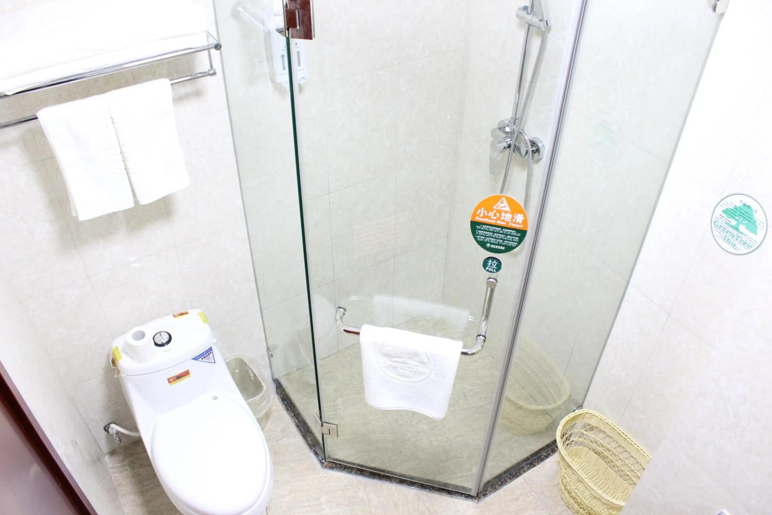 Bathroom in GreenTree Inn Suzhou Guanqian Yangyuxiang Metro Station Business Hotel
