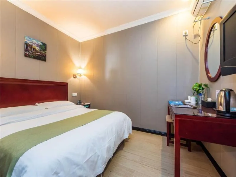 Bed in GreenTree Inn Jiangsu Suzhou Mudu Ancient Street Express Hotel