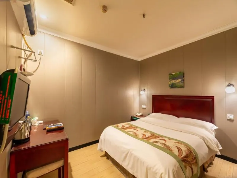 Bed in GreenTree Inn Jiangsu Suzhou Mudu Ancient Street Express Hotel