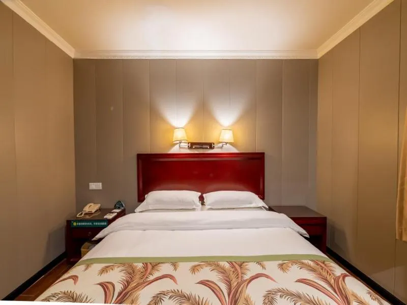 Bed in GreenTree Inn Jiangsu Suzhou Mudu Ancient Street Express Hotel