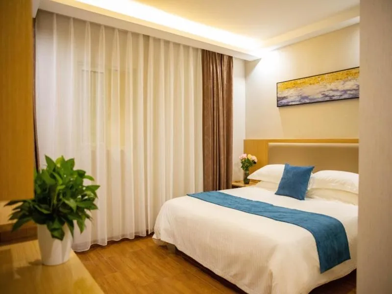 Bed in GreenTree Inn Nantong Hai'an Mingzhu City Express Hotel