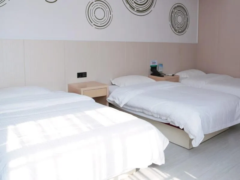 Bed in GreenTree Inn Jiangsu Yangzhou West Passenger Station Baixiang Road Express Hotel