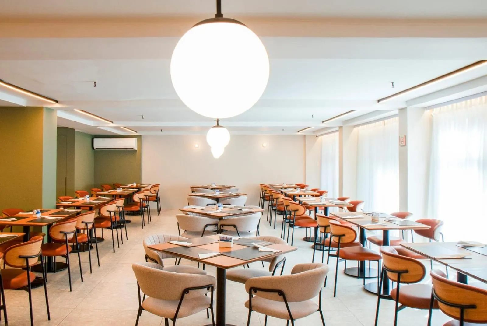 Restaurant/places to eat in Regency Copacabana Hotel