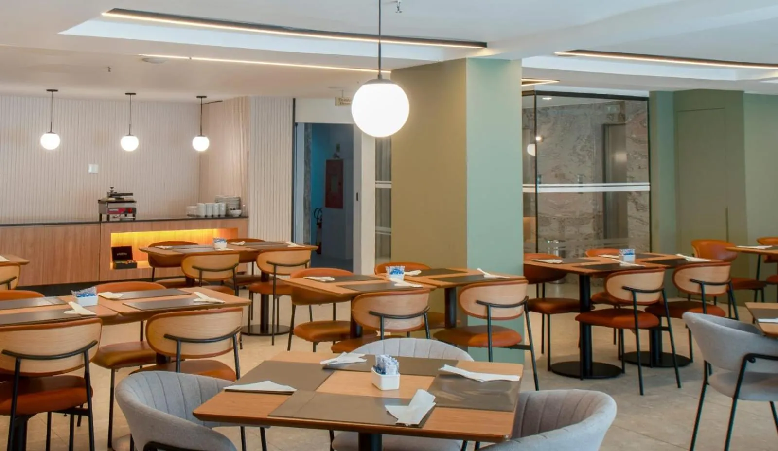 Restaurant/places to eat in Regency Copacabana Hotel