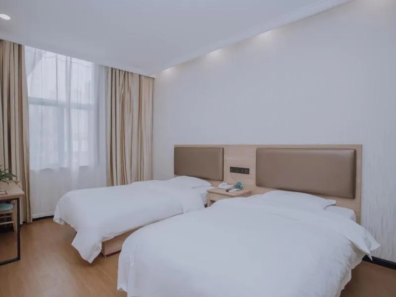 Bed in GreenTree Inn JiangSu HuaiAn North ChengDe Road East BeiJing Road Express Hotel