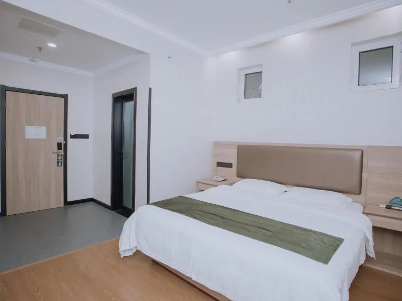 Bed in GreenTree Inn JiangSu HuaiAn North ChengDe Road East BeiJing Road Express Hotel